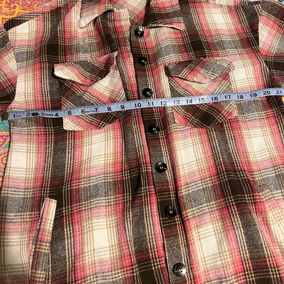 Oversized plaid pink flannel. button down. Longer length. Cuff-able sleeves - Picture 9 of 11